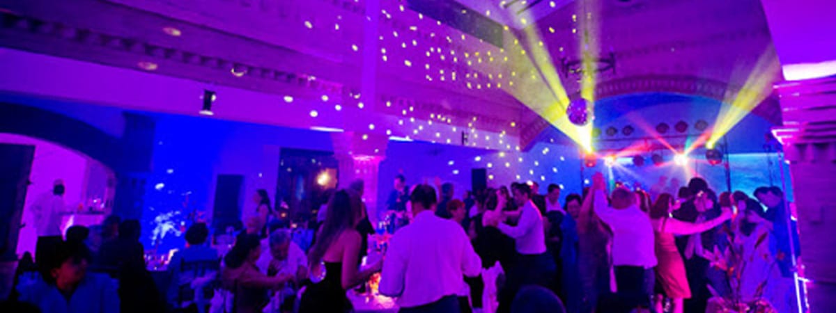 Contratación de discomóviles en Valencia para bodas 2 discomoviles aimacion bodas valencia