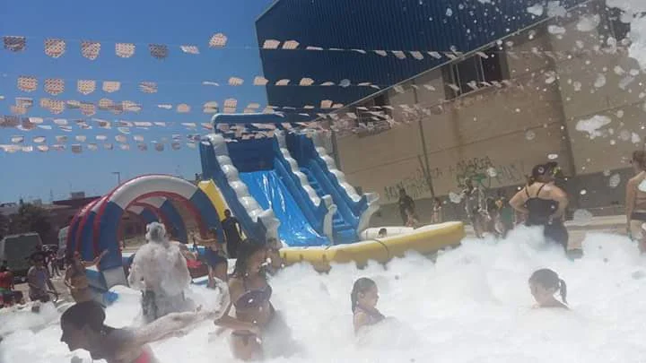 fiesta espuma hinchables.jpg -