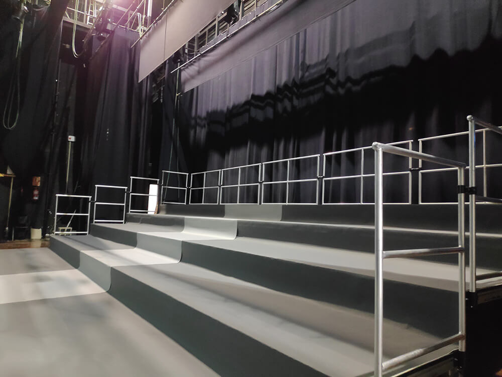 grada enmoquetada 02 -